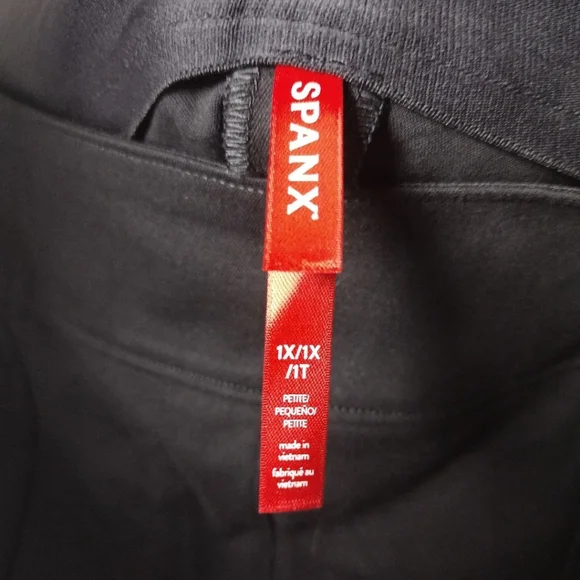 Spanx On The Go Wide Leg Cropped Pants Petite Classic Black NWT - Picture 6 of 10